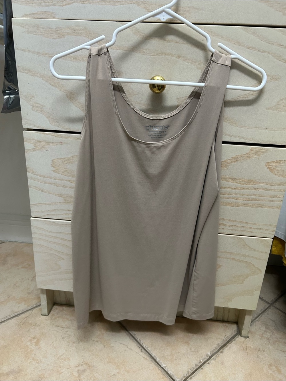 Chico's Sleeveless Scoop-Neck Tank Top in Taupe Beige